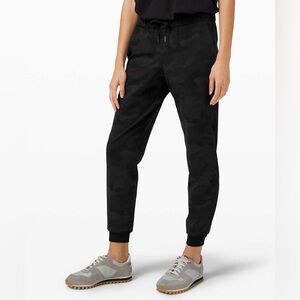Lululemon On The Fly Jogger